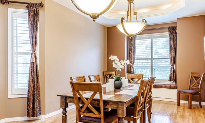 West Edmonton House | WEM: You had me at Heated Garage! - 2BR, 3Bath, Sleeps 7