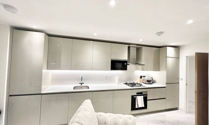 Barnhill Apartment | Modern First Floor Apartment Near Wembley Stadium