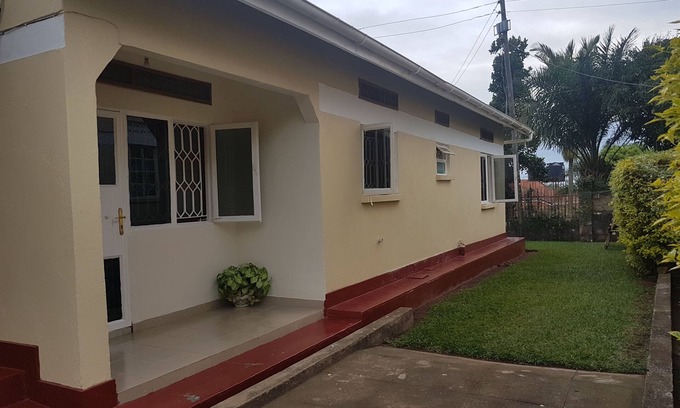 Entebbe House | Cozy Wemofa Pad: 2 Bedroom Self-Catering by the Ocean