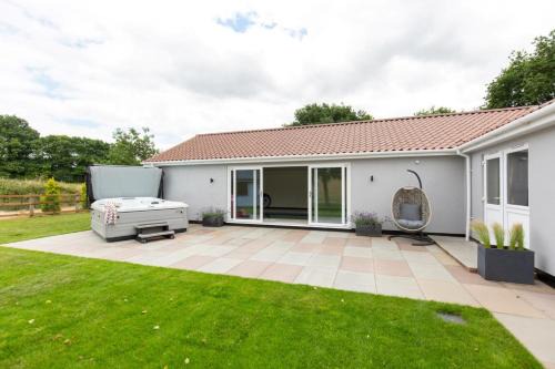 Fakenham House | Wensum Retreat: Perfect for Families and Pets Alike