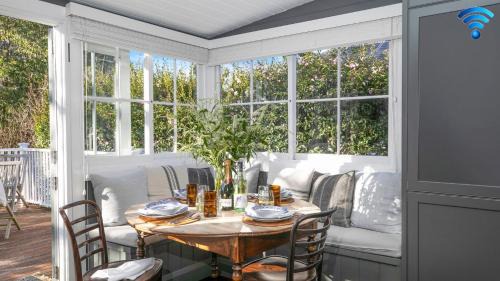 Burrawang House | Perfect Getaway at Werona Cottage - Pet and Child Friendly