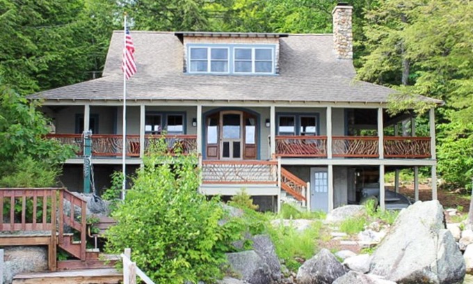 Meredith House | Discover Comfort at WeSeekANook: Family-Friendly Retreat