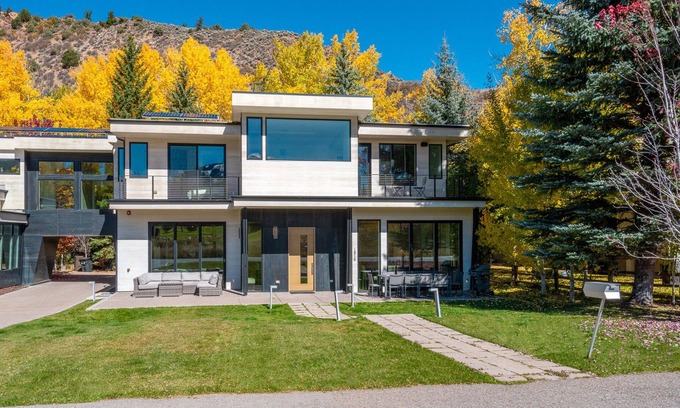 Aspen House | Modern West Aspen Retreat with Breathtaking Mountain Views