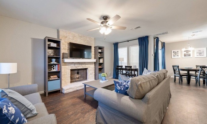 Austin House | Pet-Friendly West Austin Extended Stay with Breakfast & Kitchen