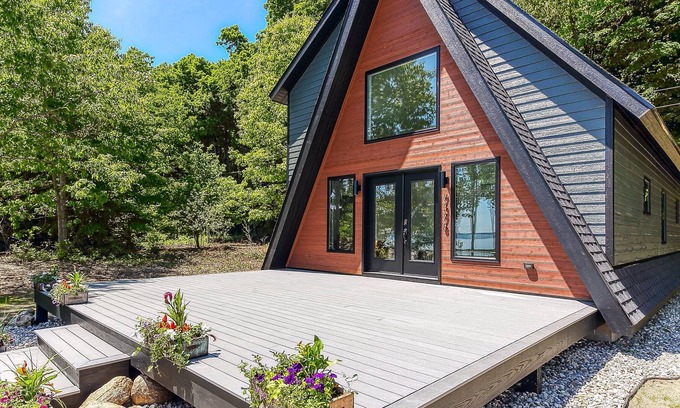 Traverse City Cabin | West Bay Modern Cabin
