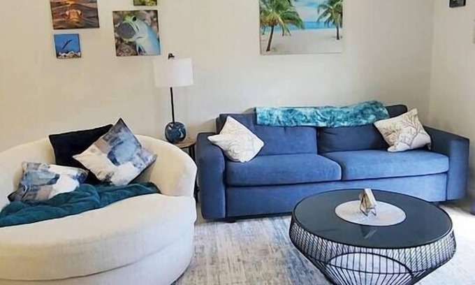 Northwest Point Apartment | West Bay Oasis: 2BR Condo w/Pool