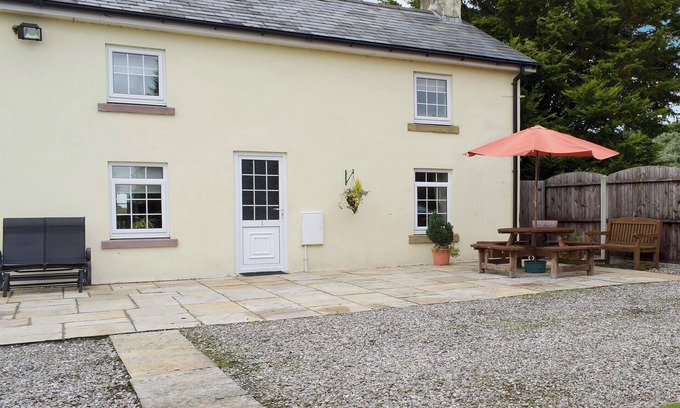 Knott End-on-Sea Cottage | Cozy 2 Bedroom Retreat in Pilling with Ocean View