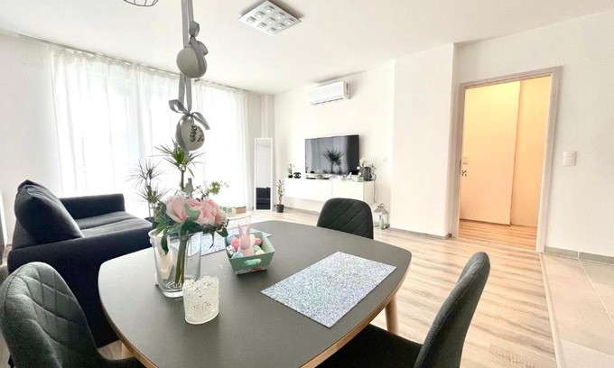 Ujlipotvaros Apartment | Prime West Budapest Hotel - Downtown Access & Free Parking