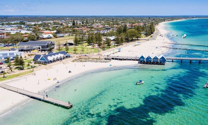 West Busselton House | Relax at West Busselton Cottage with Pool & Ocean Views