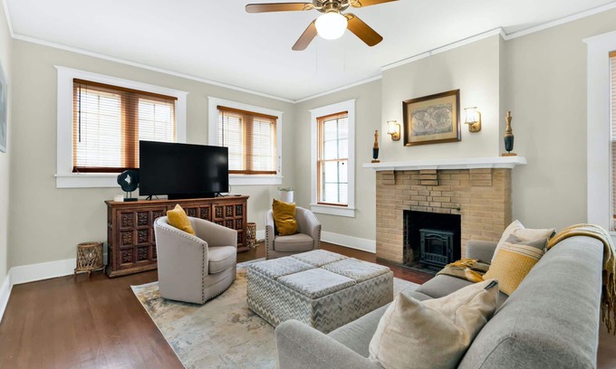 West Campus House | West Campus Charm – Private 2 BDR Retreat Close to UT! Walk to Shopping & Dining