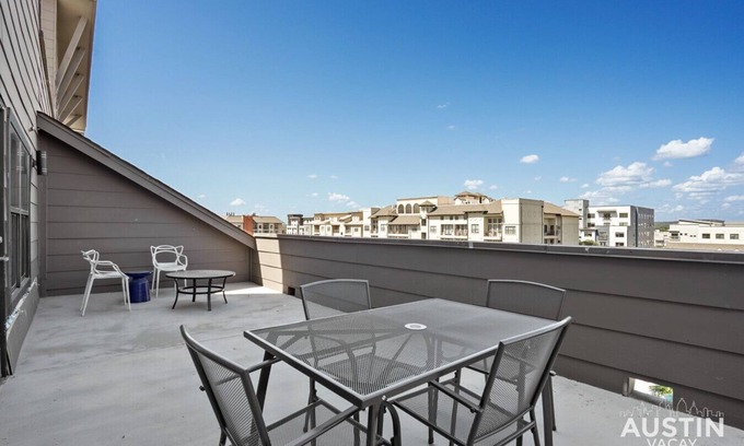 West Campus Apartment | West Campus Triple Homes Walk to UT Austin, SXSW Venue, Zilker Park & Downtown