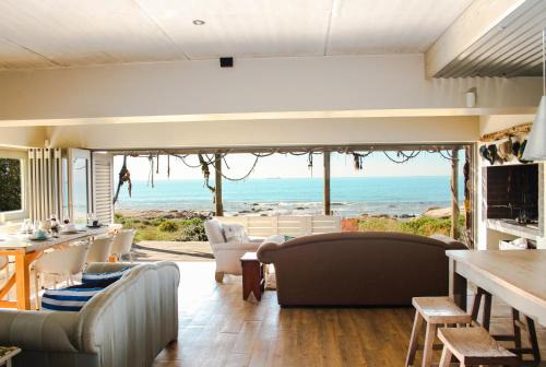 St. Helena Bay Apartment | Relax at West Coast Beach Villa with Oceanfront Views