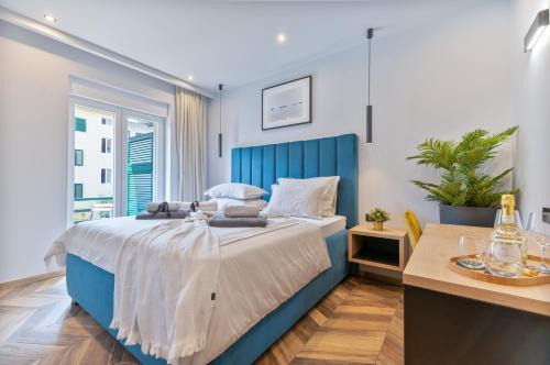 Split Bed & Breakfast | Eco-Friendly West Coast Deluxe Rooms with Breakfast & Hot Tub