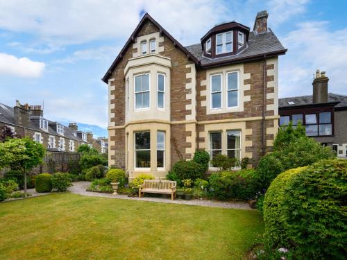 Broughty Ferry House | Discover Family-Friendly Comfort at West Deyne Hotel