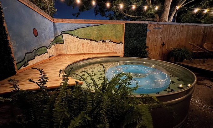 Beaumont House | Pet-Friendly Haven - Centrally Located with Great Amenities