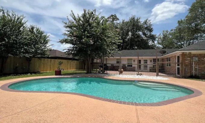 Beaumont House | Beautiful West End Beaumont Home with Private Pool & Ocean View