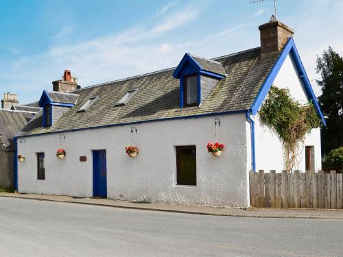 Carrbridge House | Pet-Friendly West End Cottage - Guest Rated 9.2/10