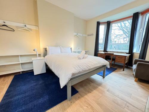North West Apartment | Discover the West End Gem: 3BR Family House Retreat