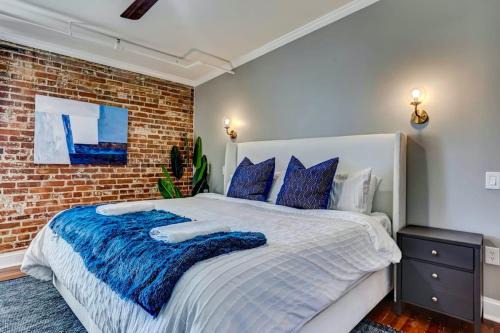 Historic District - North Apartment | Elegant West End Loft - 5 Min Walk to River St & Family-Friendly