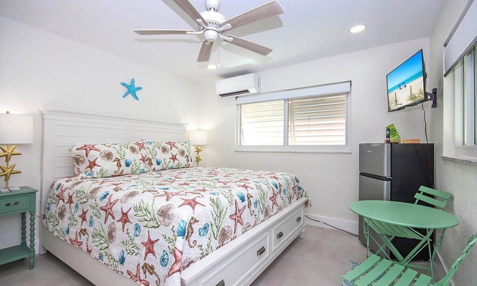 Tradewinds Cottage | Beachfront Retreat: West End Paradise with Ocean Views