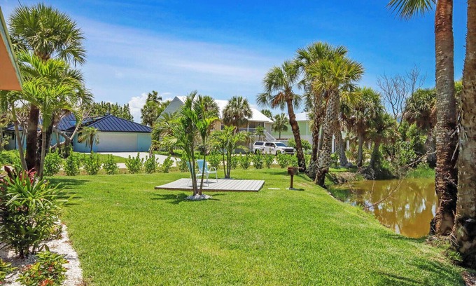 Tradewinds Cottage | Oceanfront Bliss: West End Paradise Suite with Water Views
