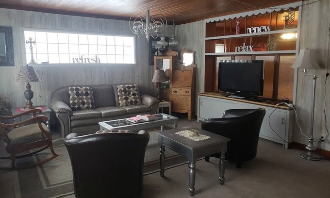 Ishpeming Apartment | Pet-Friendly West End Stay & Play with Pool Access