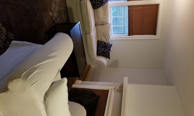Green Hills House | Premier West End Stay with Breakfast & Family-Friendly Amenities