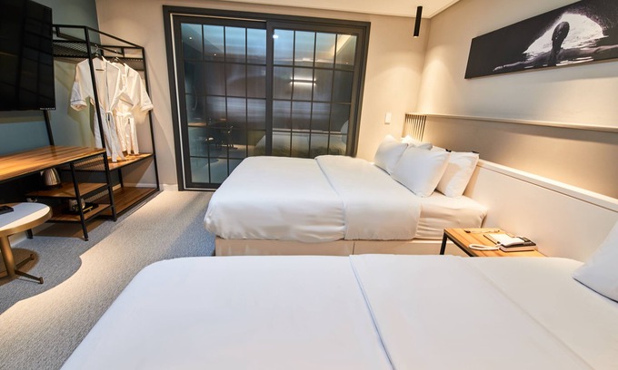 Yeosu Hotel | Accessible Comfort at West In Hotel with Hot Tub & Breakfast