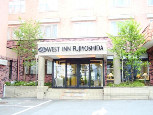 Minamitsuru-gun Hotel | Budget-Friendly Escape at West Inn Fuji-Yoshida with Hot Tub