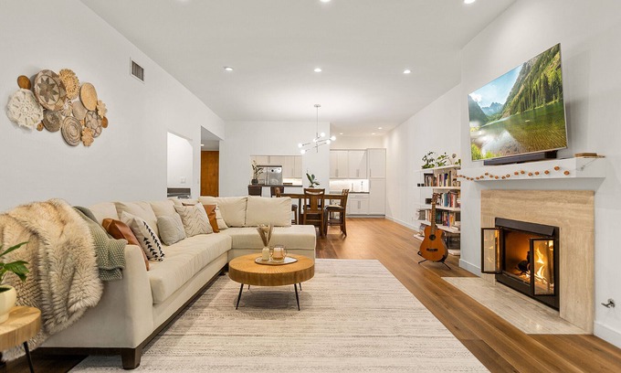 West Los Angeles Apartment | Elegant West LA 2BD/2BA Retreat with Pool & Patio