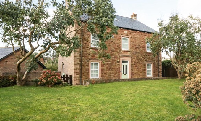 St Bees House | Enjoy Family-Friendly Stays at West Lakes Retreat