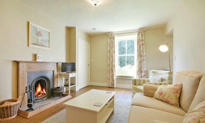 Chathill Cottage | West Lodge: Pet-Friendly Country Cottage in Chathill