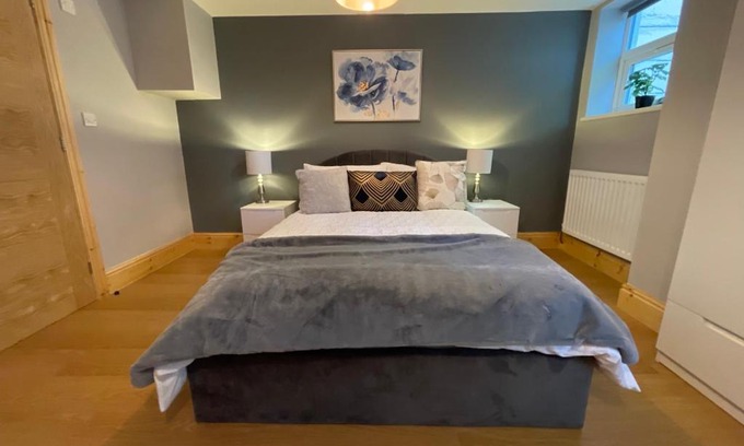 Dudley Apartment | Family-Friendly West Midlands Double Bed Room Apartment