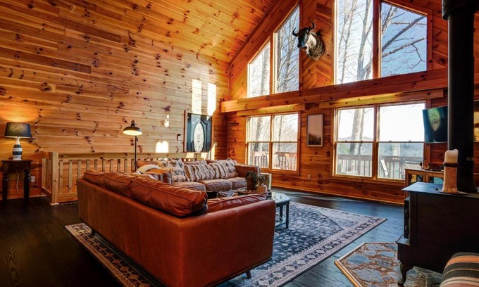 Lake Toxaway House | Family-Friendly Retreat at West Mountain Lodge