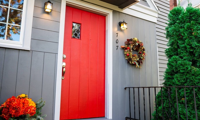 Niagara Falls House | Unbeatable Stay at West Orchard - Steps from the River