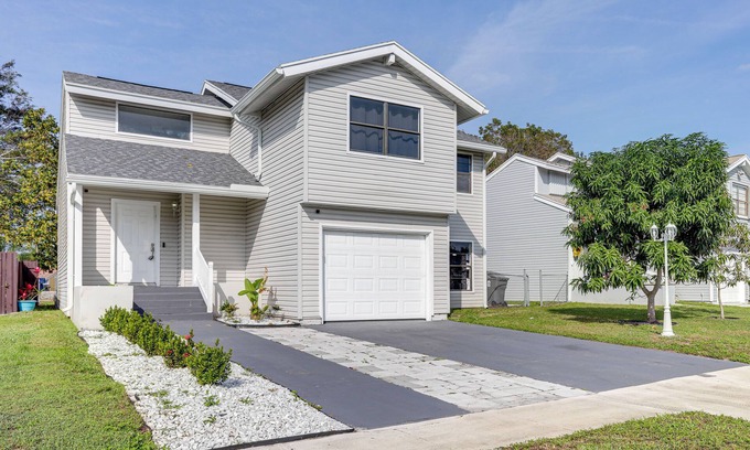 Palm Beach - West Palm Beach House | Relax at West Palm Beach Lake House Near Beautiful Beaches