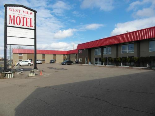 Hanna Hotel | Welcoming West View Motel with Family-Friendly Amenities