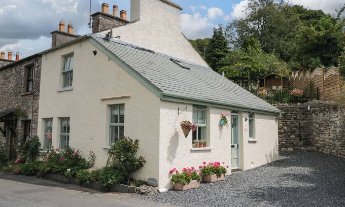 Milnthorpe Cottage | Pet-Friendly West View Cottage with Oceanfront Charm