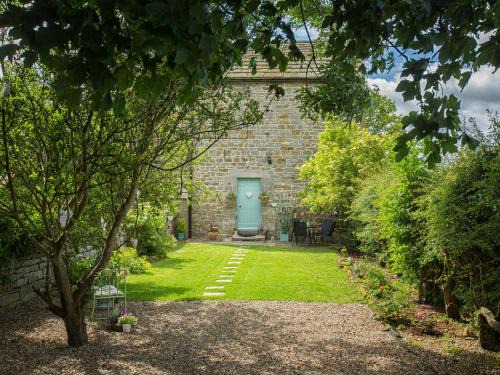 Anick House | Discover West Wing Cottage: Pet-Friendly Retreat Awaits