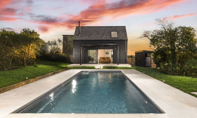 Trelights Cottage | Experience Coastal Bliss at Westaway House with Scenic Views