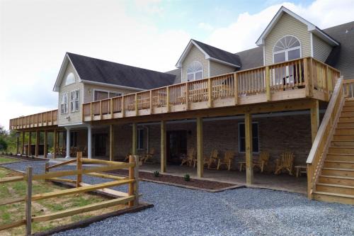Luray Villa | Relax at Westcott House: Family-Friendly with Hot Tub
