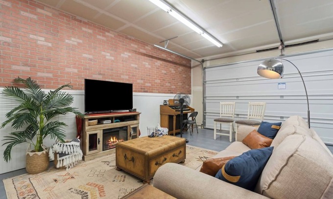 Caldwell House | Western Explorer Home: Perfect for Groups & Pet Friendly!