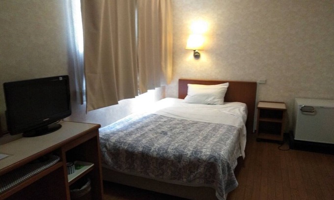 Hiroshima City Centre Hotel | Comfortable Semi-Double Room with Kitchen in Hiroshima