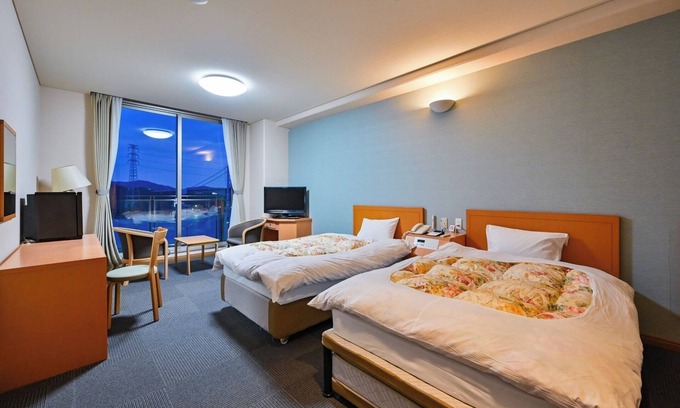 Shimonoseki Hotel | Comfortable Twin Room with Bath & Breakfast in Shimonoseki