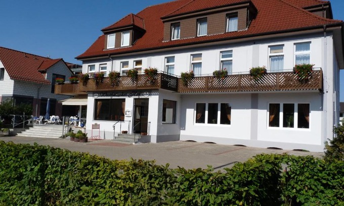 Luegde Hotel | Discover Westfälischer Hof: Pet-Friendly Retreat Awaits