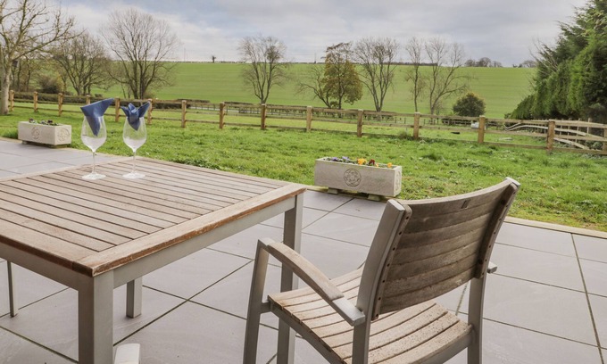 Raywell Cottage | WESTFIELD, family friendly, with a garden in Willerby