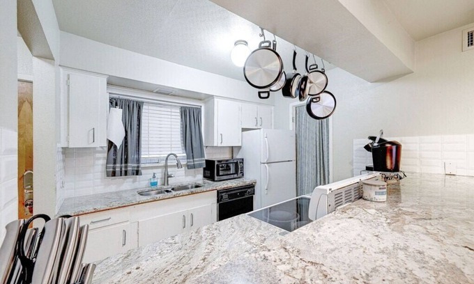 Tarrytown Condo | Explore Westfield Wonder in Historic Tarrytown Neighborhood