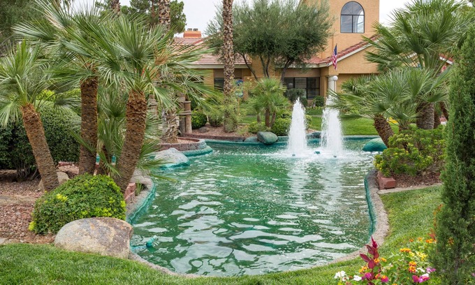 Las Vegas Hotel | Relax at Westgate Flamingo Bay Resort with Pool & Spa