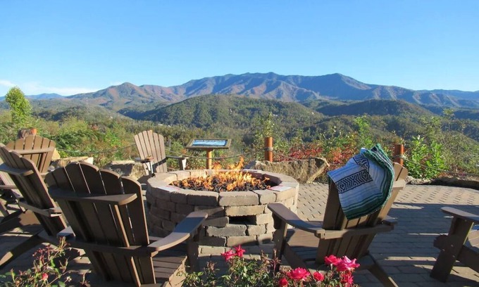 Gatlinburg Condo | Unforgettable July 4th Escape at Westgate Resort & Water Park