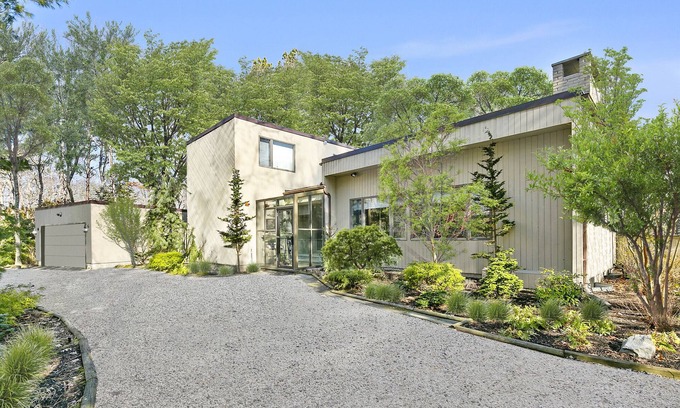 Westhampton House | Westhampton 5 Bedroom Retreat with Hot Tub & Ocean View